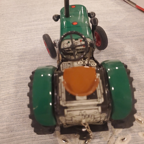 ZETOR 25 A Tractor - MADE IN CZECH REPUBLIC IN THE BOX 1:25 SCALE - Picture 7 of 13